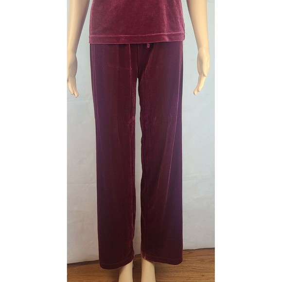 Jaclyn Smith Women's (S) Red/Burgundy Velour Short Sleeve Top and Pants-2 Piece - Picture 4 of 11